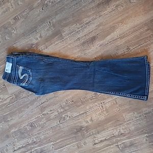 Silver Suki dark wash jeans sz29 and have been professionally hemmed to 31"